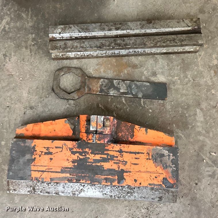 image for item DQ6436 Metal Muncher MM61-E  iron worker 