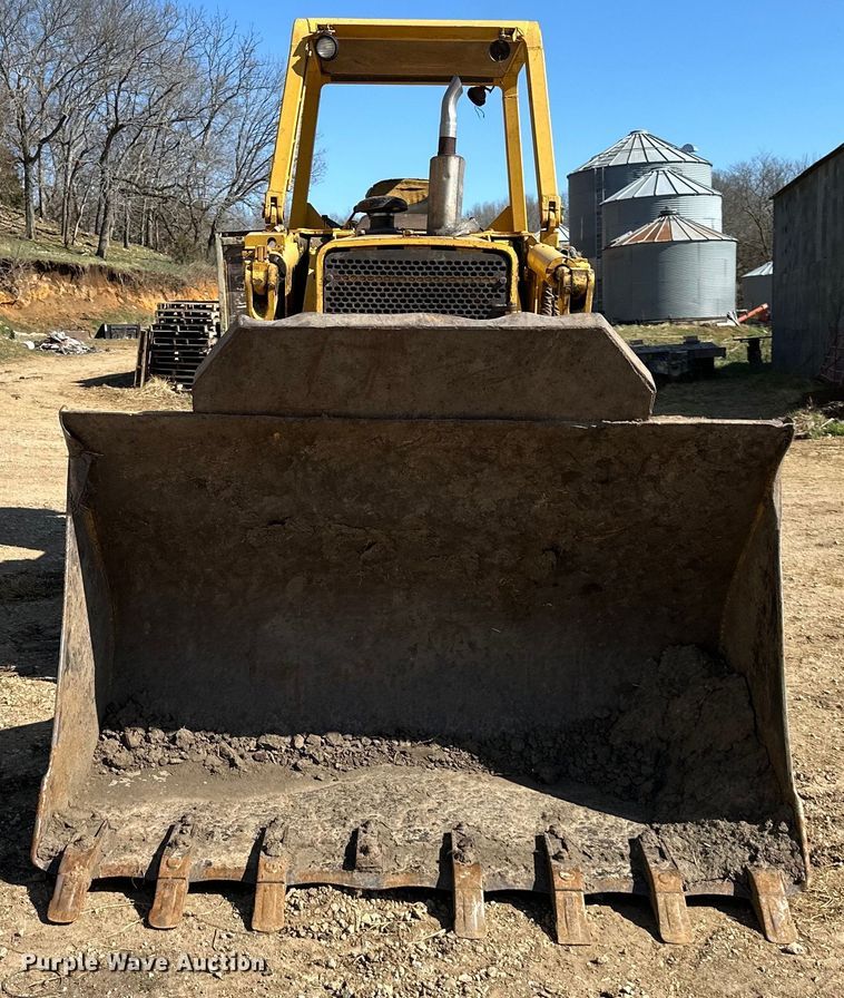 image for item DQ6441 1979 John Deere JD755 track loader