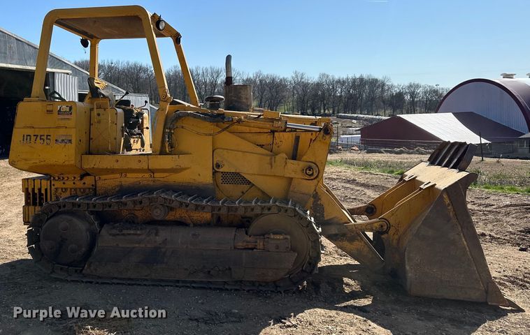 image for item DQ6441 1979 John Deere JD755 track loader