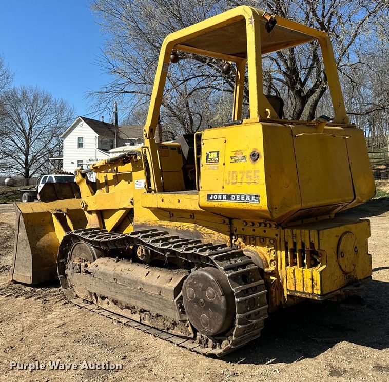 image for item DQ6441 1979 John Deere JD755 track loader
