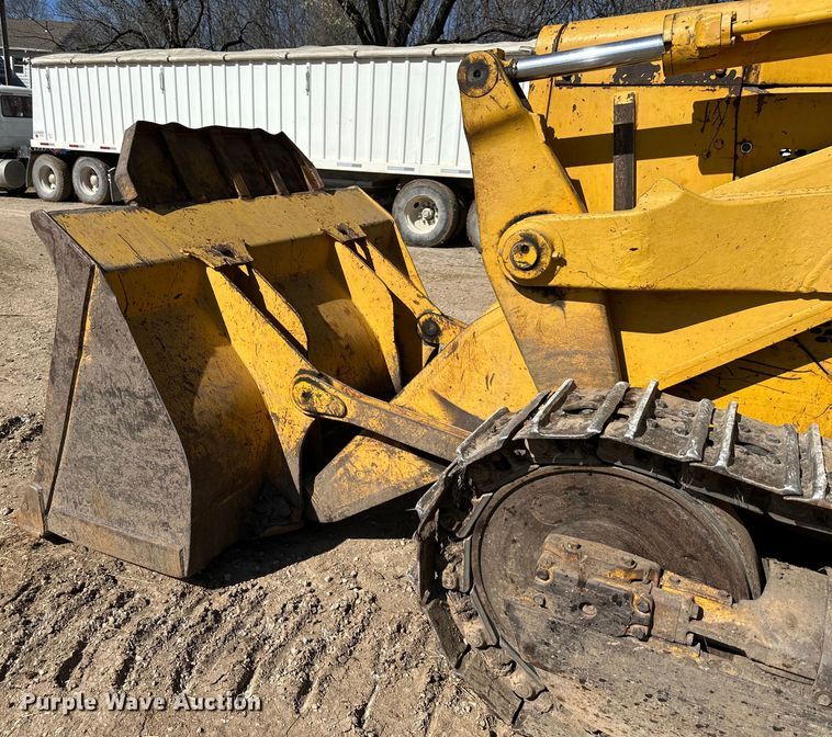 image for item DQ6441 1979 John Deere JD755 track loader