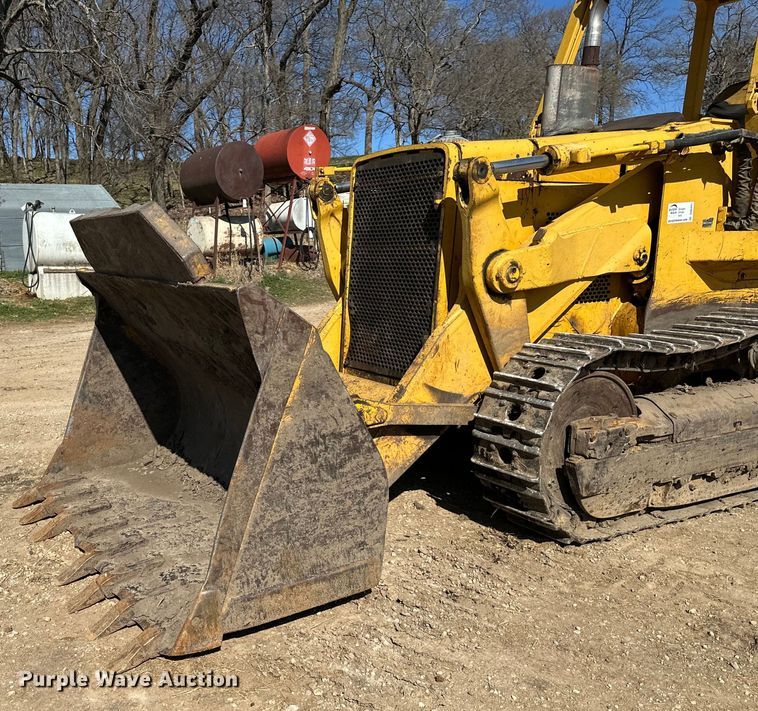 image for item DQ6441 1979 John Deere JD755 track loader