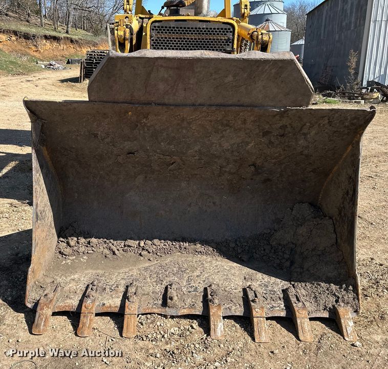 image for item DQ6441 1979 John Deere JD755 track loader