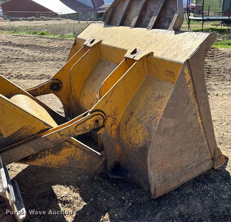 image for item DQ6441 1979 John Deere JD755 track loader