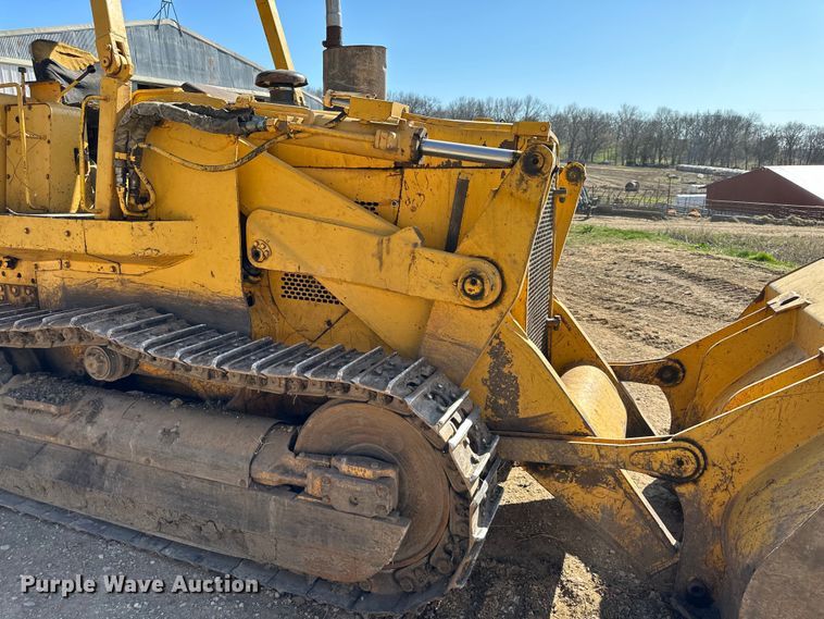 image for item DQ6441 1979 John Deere JD755 track loader