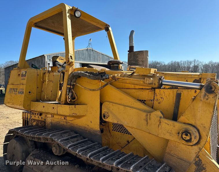image for item DQ6441 1979 John Deere JD755 track loader