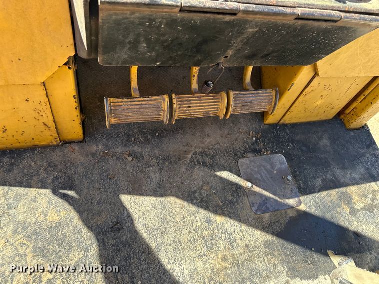 image for item DQ6441 1979 John Deere JD755 track loader