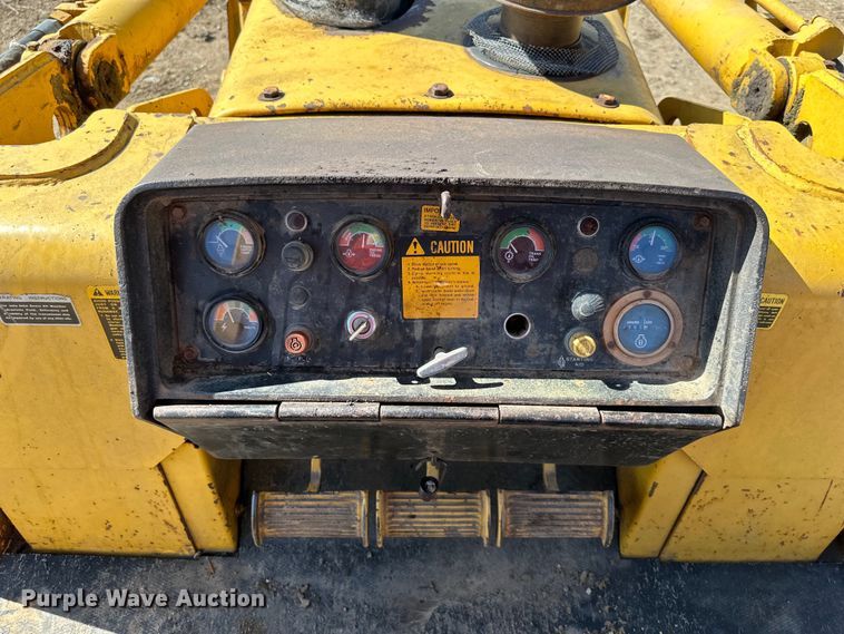 image for item DQ6441 1979 John Deere JD755 track loader