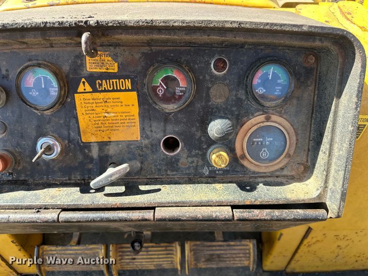 image for item DQ6441 1979 John Deere JD755 track loader