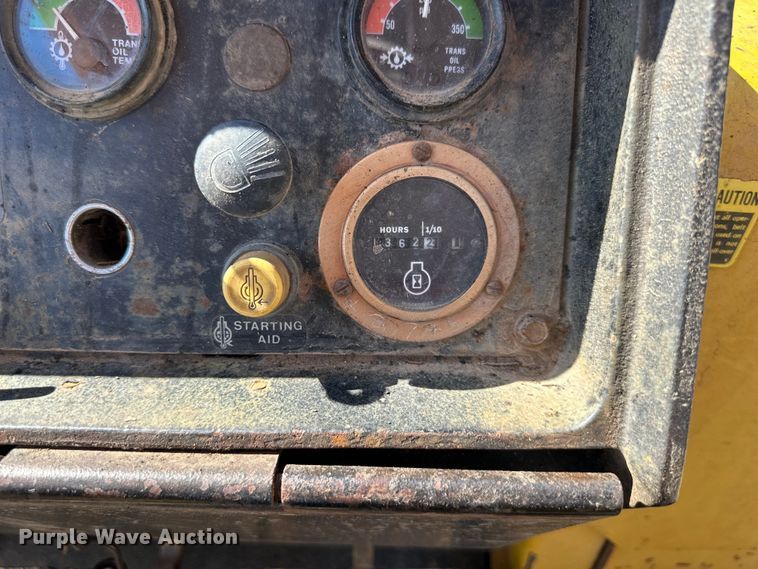 image for item DQ6441 1979 John Deere JD755 track loader