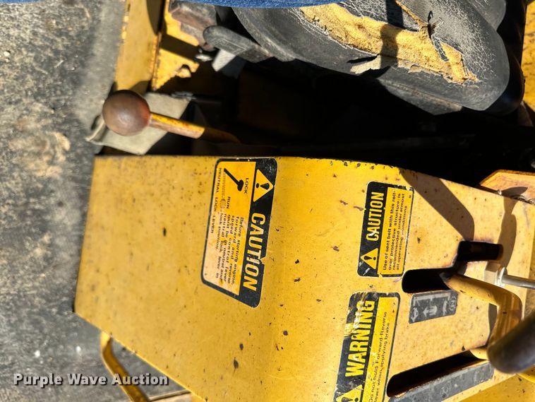 image for item DQ6441 1979 John Deere JD755 track loader