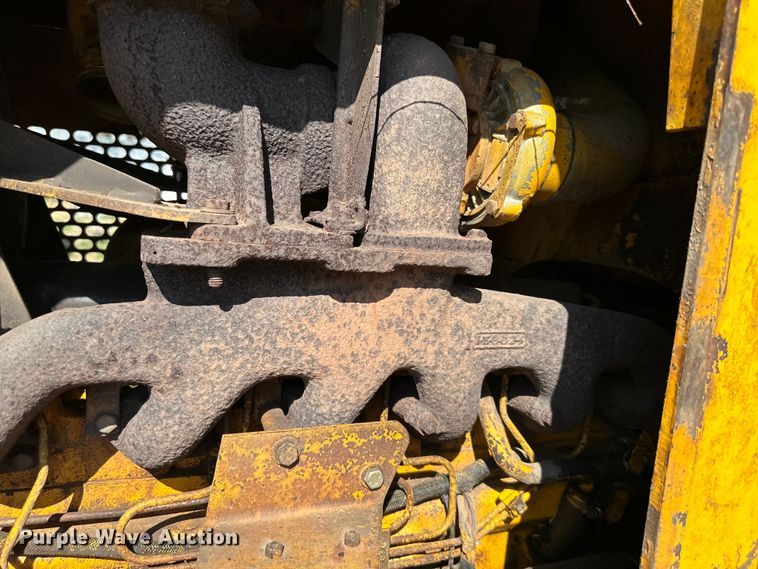 image for item DQ6441 1979 John Deere JD755 track loader