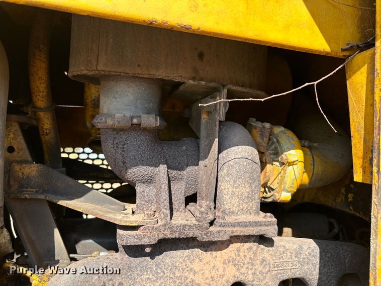 image for item DQ6441 1979 John Deere JD755 track loader