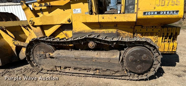 image for item DQ6441 1979 John Deere JD755 track loader