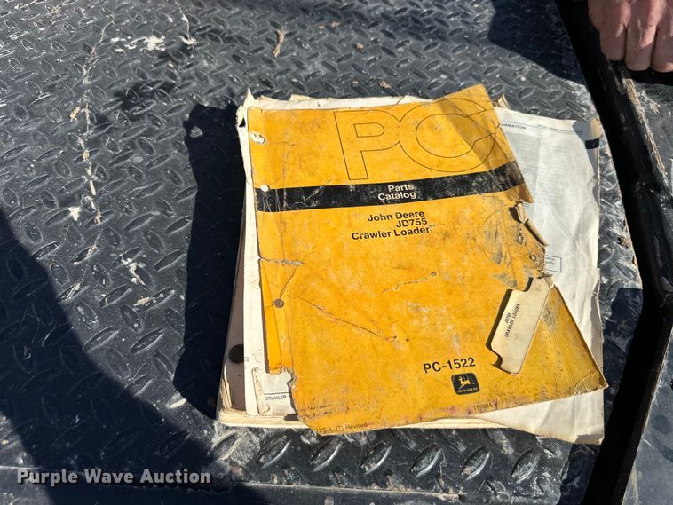 image for item DQ6441 1979 John Deere JD755 track loader