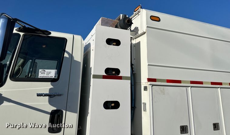 image for item DQ6443 2009 International Workstar 7300 utility / service truck
