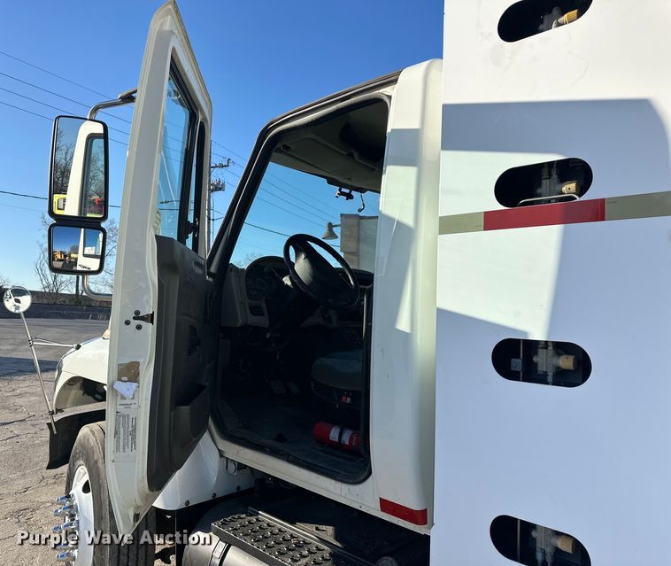 image for item DQ6443 2009 International Workstar 7300 utility / service truck