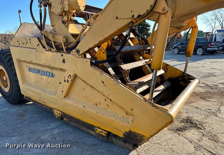 image for item DQ6444 1978 John Deere 762 elevating scraper