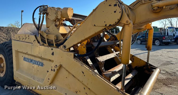 image for item DQ6444 1978 John Deere 762 elevating scraper