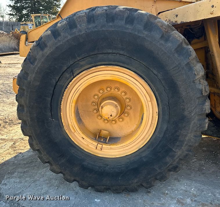 image for item DQ6444 1978 John Deere 762 elevating scraper