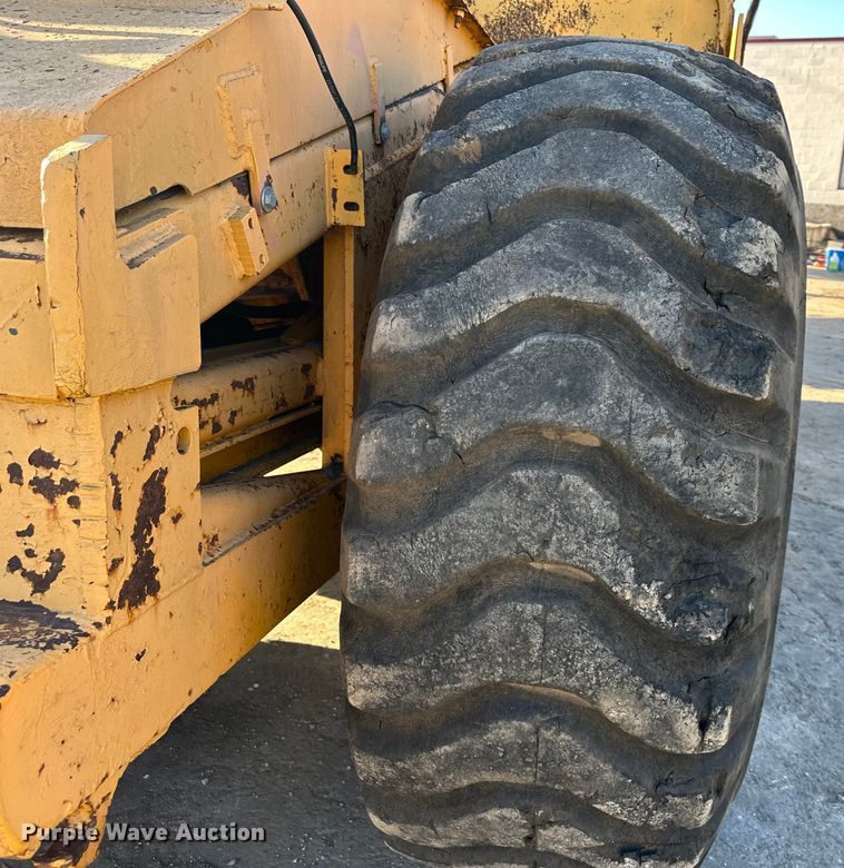 image for item DQ6444 1978 John Deere 762 elevating scraper