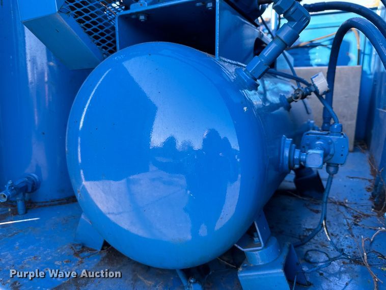 image for item DQ6445 1997 Freightliner FL80 fuel truck