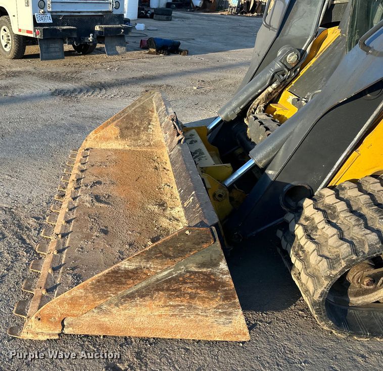 image for item DQ6447 2015 John Deere 333E tracked skid steer loader