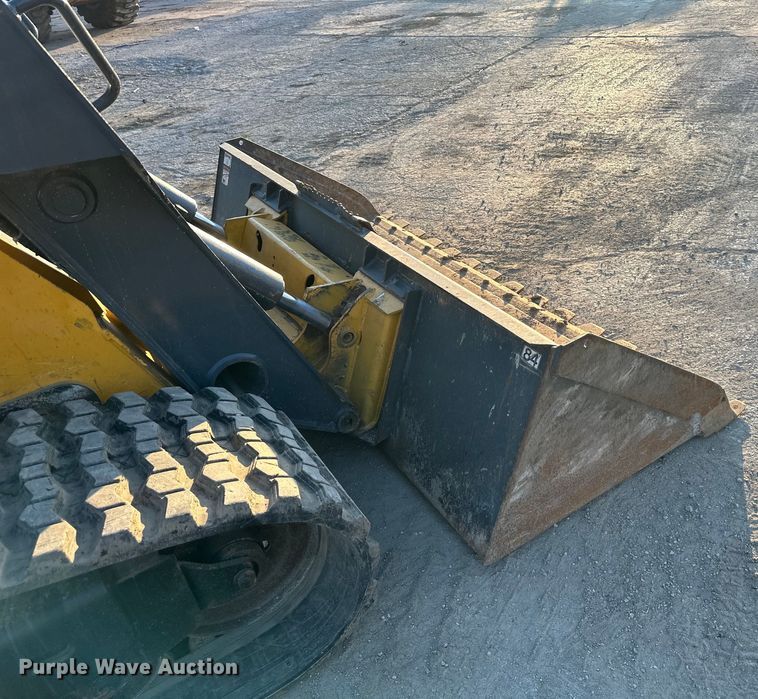 image for item DQ6447 2015 John Deere 333E tracked skid steer loader