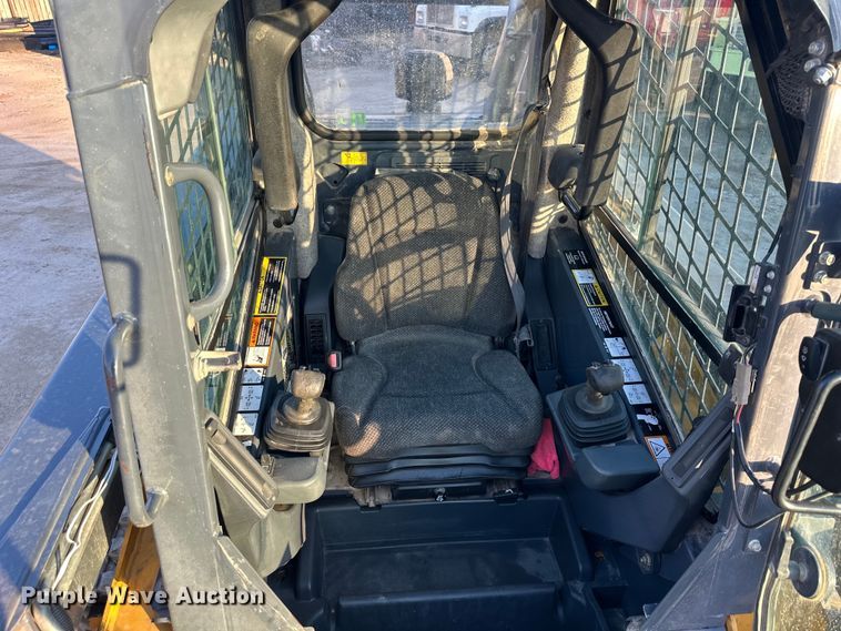 image for item DQ6447 2015 John Deere 333E tracked skid steer loader