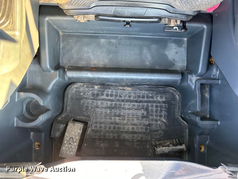 image for item DQ6447 2015 John Deere 333E tracked skid steer loader