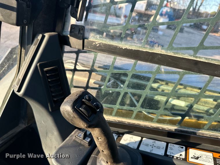 image for item DQ6447 2015 John Deere 333E tracked skid steer loader