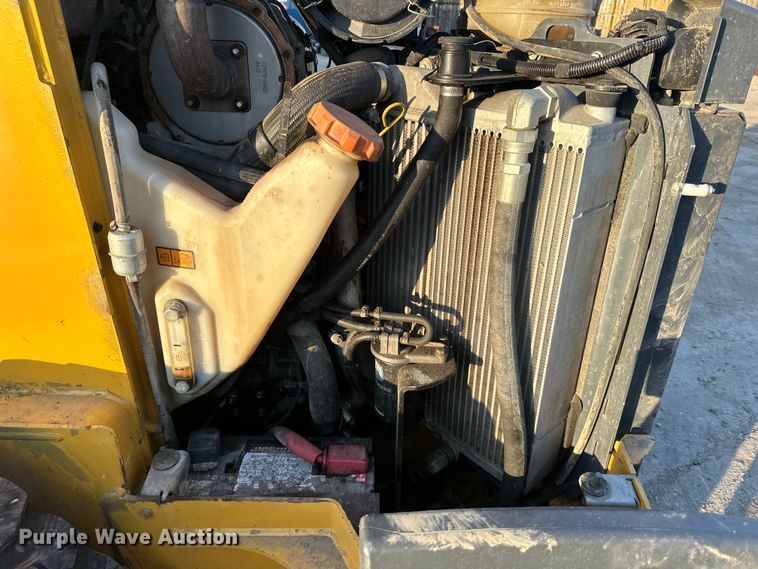 image for item DQ6447 2015 John Deere 333E tracked skid steer loader