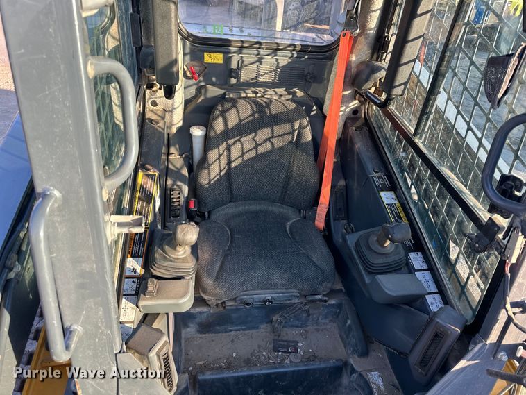 image for item DQ6448 2017 John Deere 333G tracked skid steer loader