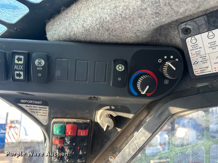 image for item DQ6448 2017 John Deere 333G tracked skid steer loader