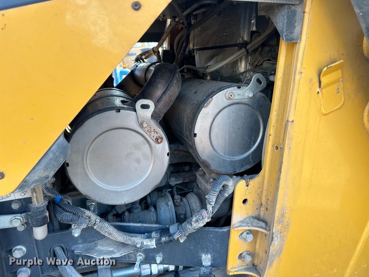 image for item DQ6448 2017 John Deere 333G tracked skid steer loader