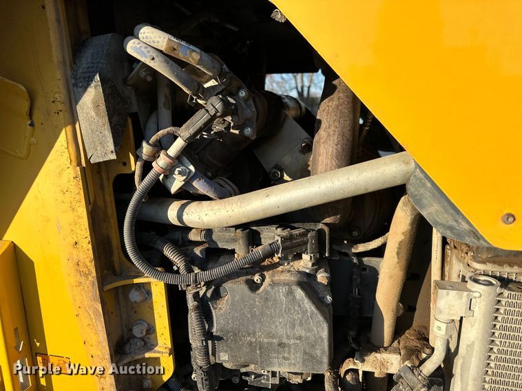 image for item DQ6448 2017 John Deere 333G tracked skid steer loader