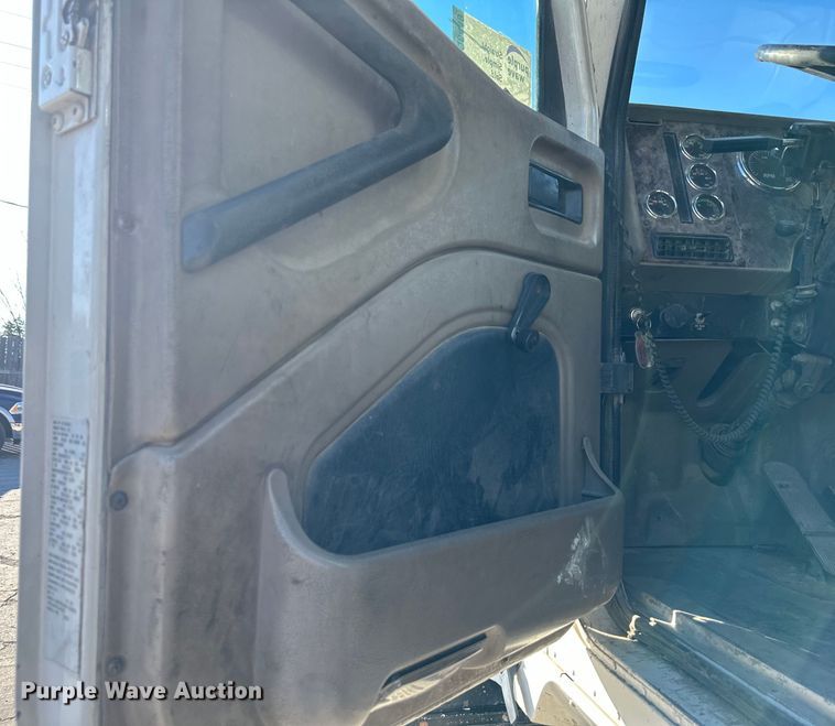 image for item DQ6449 2007 International  5500i dump truck