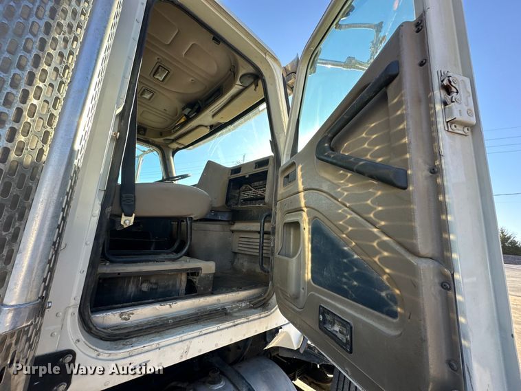 image for item DQ6449 2007 International  5500i dump truck