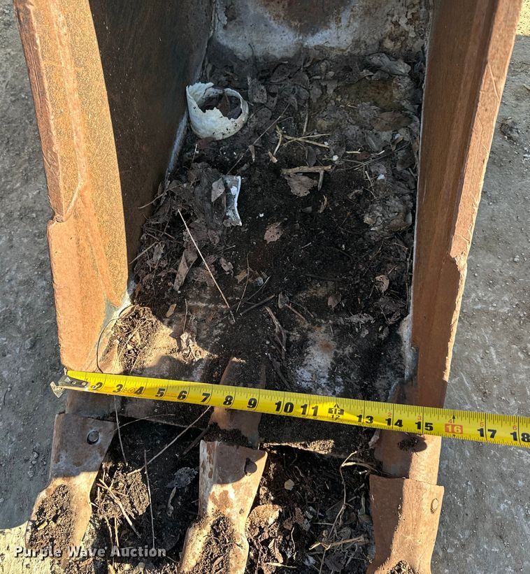 image for item DQ6450 (3) Caterpillar buckets 