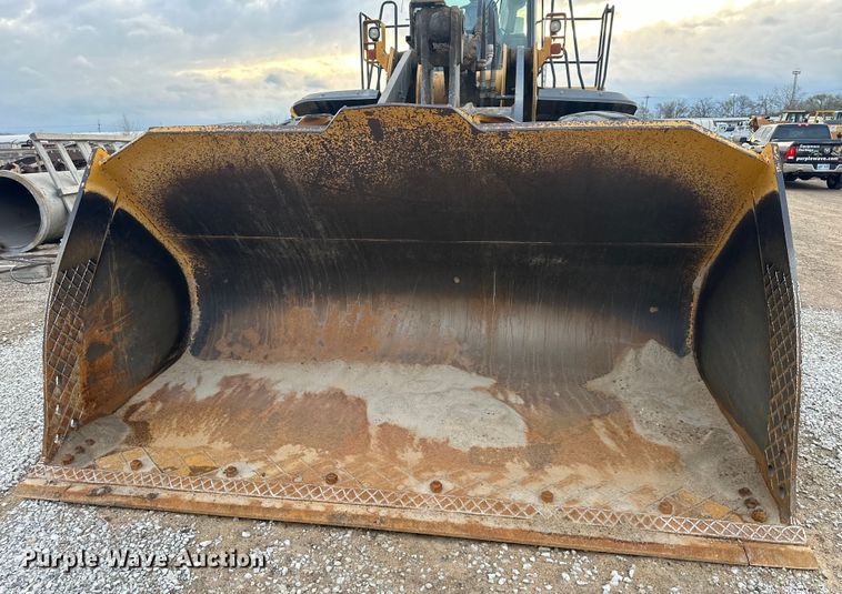 image for item DQ6457 2017 John Deere 824K II wheel loader