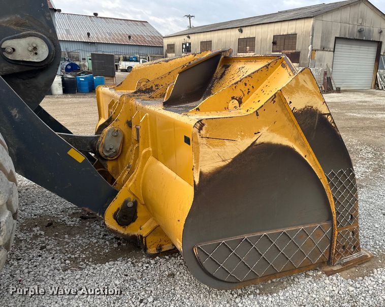 image for item DQ6457 2017 John Deere 824K II wheel loader