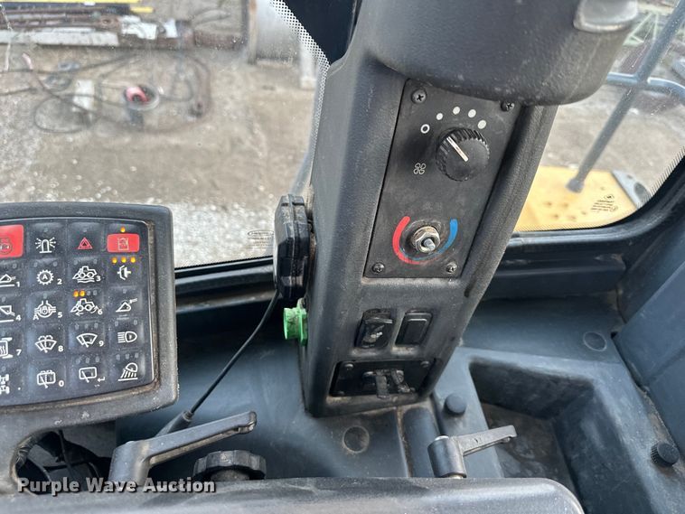 image for item DQ6457 2017 John Deere 824K II wheel loader