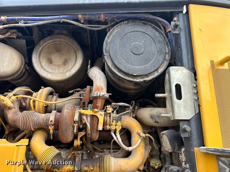 image for item DQ6457 2017 John Deere 824K II wheel loader