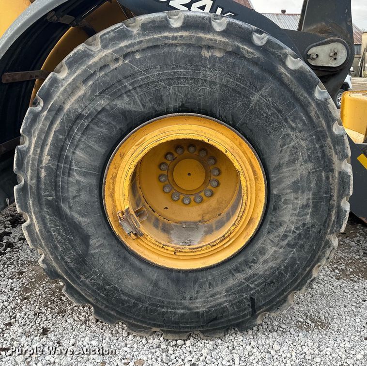 image for item DQ6457 2017 John Deere 824K II wheel loader
