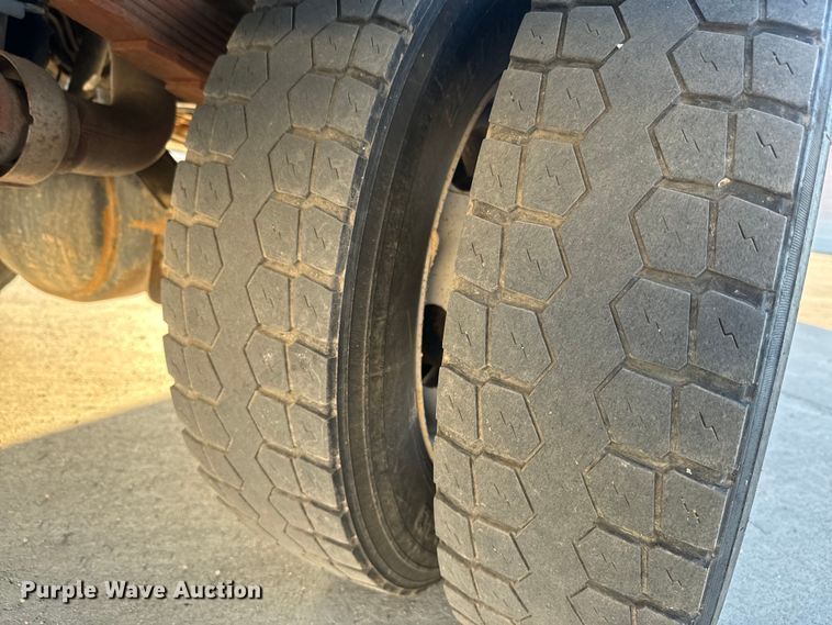 image for item DQ6759 2016 Ford F450 Super Duty utility / service truck
