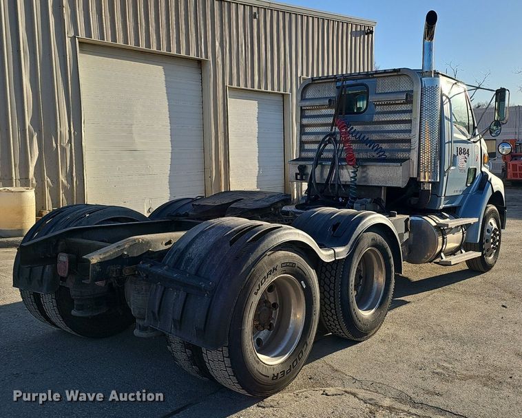 image for item DQ8583 2005 Sterling A9500 semi truck