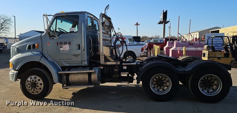 image for item DQ8583 2005 Sterling A9500 semi truck
