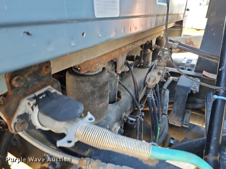 image for item DQ8583 2005 Sterling A9500 semi truck