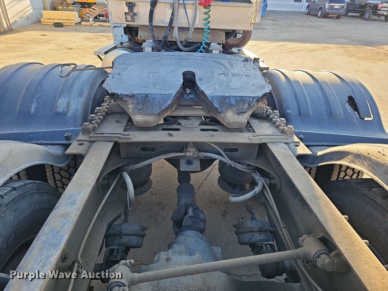 image for item DQ8583 2005 Sterling A9500 semi truck