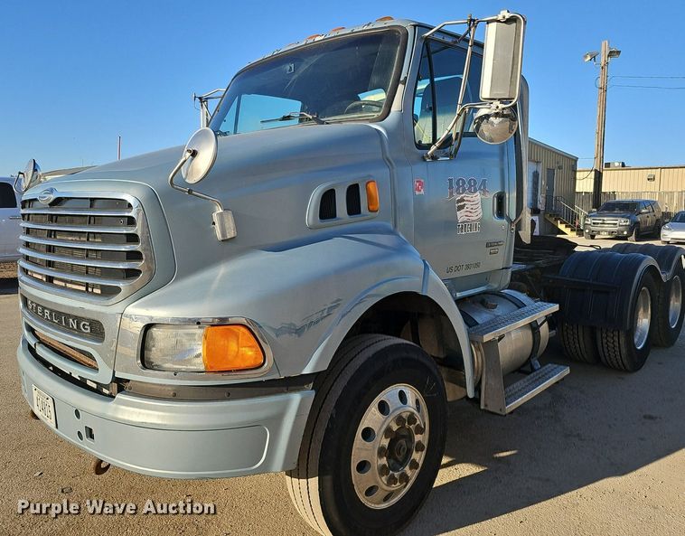 image for item DQ8583 2005 Sterling A9500 semi truck